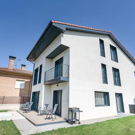 Ebeia 1 Country house